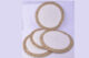 Prostírání kruhové COTTYGRASS, tráva, natur/bílá, pr.30x0,5cm, ks - Prostrn z kvalitnch materil s rznmi motivy pro kadou pleitost. Stylov a praktick dekorace stolu.