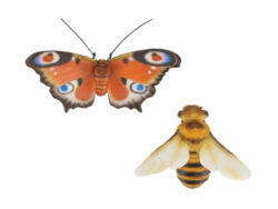 Zvířátka a postavy OUTDOOR Dekorace Včela & Motýl, na květináč, 8-11cm, 2T - Sochy a soky na zahradu a terasu od Esschert Design. Oivte svoje venkovn prostory krsnmi sokami z odolnch materil.