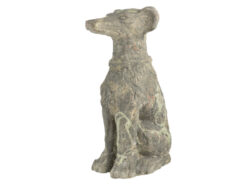 XXX Socha Pes - Terakotová socha. Vhodné na zahradu/terasu. V kamenném stylu s mechovou patinou a dekoraci sedícího psa. Rozměr v cm (ŠxHxV): 17x23x53. Obsah: neuvádí se. Materiál: terakota.