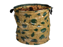 Taška kulatá rozkládací - Plastová skládací taška na shrabané listí/trávu s postranními úchyty. V hnědé barvě s potiskem zelených listů. Rozměr v cm (ŠxHxV): 38,5x38,5x50. Obsah: ca. 61,5 L. Materiál: PP, polyester, drát.
