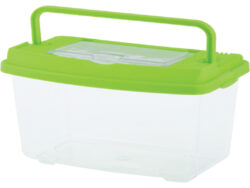 Krabička na zkoumání hmyzu - Plastová přepravka/box s průhlednými stěnami. Vhodná pro děti při zkoumání hmyzu. Přepravka/box je opatřena odmíatelným víkem s průduchy, vyklápěcím průhledným okénkem a úchytem pro snadné přenášení. V jarně zeleném barevném zpracování víka. Rozměr v cm (ŠxHxV): 18,3x10,9x13. Obsah: 1,3. Materiál: PP.