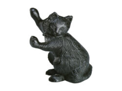 Zarážka na dveře Kočka, litina černá - Litinová zarážka na dveře. V černém barevném zpracování sedící kočičky. Rozměr v cm (ŠxHxV): 13,6x9,7x21,5. Obsah: neuvádí se. Materiál: litina.