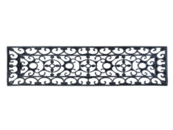 Gumová rohožka s ornamenty XS - Gumová rohožka. Obdélníková. V černém barevném zpracování s ozdobnými ornamenty. Rozměr v cm (ŠxHxV): 74,5x25x1. Obsah: neuvádí se. Materiál: pryž.