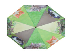 Deštník Kočka - Polyesterový deštník. S kovovou rukojetí opatřenou dřevěným úchopem. V barevném zpracování s potiskem různých druhů koček. Rozměr v cm (ŠxHxV): 120x120x95. Obsah: neuvádí se. Materiál: polyester, kov, dřevo.