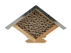 Domeček pro včely s pozink. Střechou - Zvec domeky a budky Esschert Design pro podporu a pozorovn divokch zvat. Odoln materily, rzn tvary, velikosti a designy.