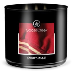 Svíčka MENS COLLECTION 0,41 KG VARSITY JACKET, aromatická v dóze, 3 knoty - Vonn svky ve skle svkem, temi knoty a dlkou hoen vce ne 35 hodin. Uijte si rozmanitost vn a rovnomrn hoen, kter pinej svky Goose Creek.