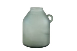 Váza s ouškem ALFA, 25,5cm, zelená matná - Objevte nai irokou kolekci uniktnch vz z recyklovanho skla. Prozkoumejte nai nabdku a najdte ten sprvn kousek pro v domov.