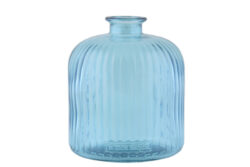 Láhev|váza, pr.16x18cm|1,95L, sv. modrá - Objevte nai irokou kolekci uniktnch vz z recyklovanho skla. Prozkoumejte nai nabdku a najdte ten sprvn kousek pro v domov.